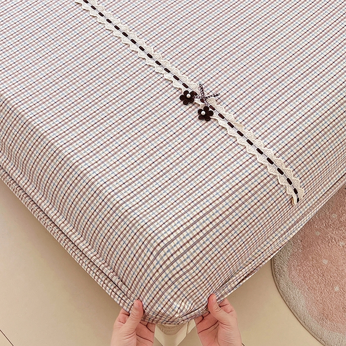 91家纺网 家纺一手货源 找家纺 （总）梦舒羽 2025新款双层纱格子花边床笠防滑蕾丝床罩床垫保护套榻榻米宿舍三件套