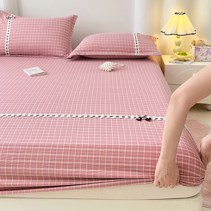 91家纺网 家纺一手货源 找家纺 （总）梦舒羽 2025新款双层纱格子花边床笠防滑蕾丝床罩床垫保护套榻榻米宿舍三件套