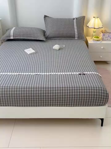 91家纺网 家纺一手货源 找家纺 梦舒羽 2025新款双层纱格子花边床笠防滑蕾丝床罩床垫保护套榻榻米宿舍三件套 花边款-简兮绿格