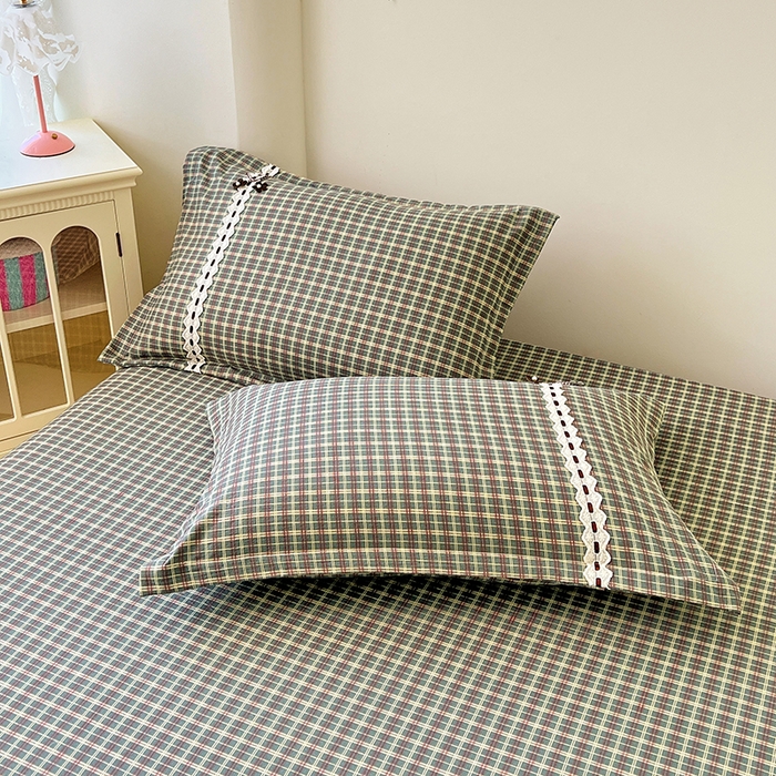 91家纺网 家纺一手货源 找家纺 梦舒羽 2025新款双层纱格子花边床笠防滑蕾丝床罩床垫保护套榻榻米宿舍三件套 花边款-简兮绿格