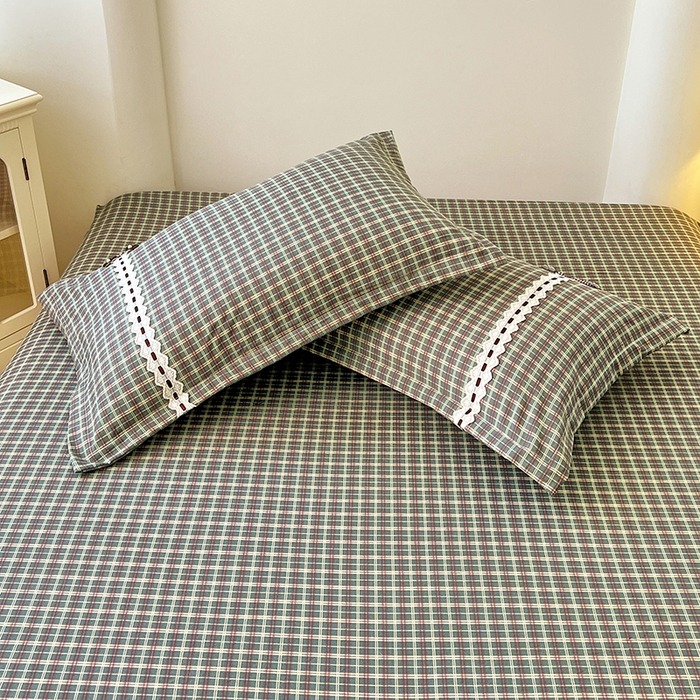 91家纺网 家纺一手货源 找家纺 梦舒羽 2025新款双层纱格子花边床笠防滑蕾丝床罩床垫保护套榻榻米宿舍三件套 花边款-简兮绿格