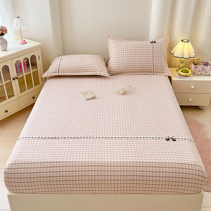 91家纺网 家纺一手货源 找家纺 梦舒羽 2025新款双层纱格子花边床笠防滑蕾丝床罩床垫保护套榻榻米宿舍三件套 花边款-可可咖格