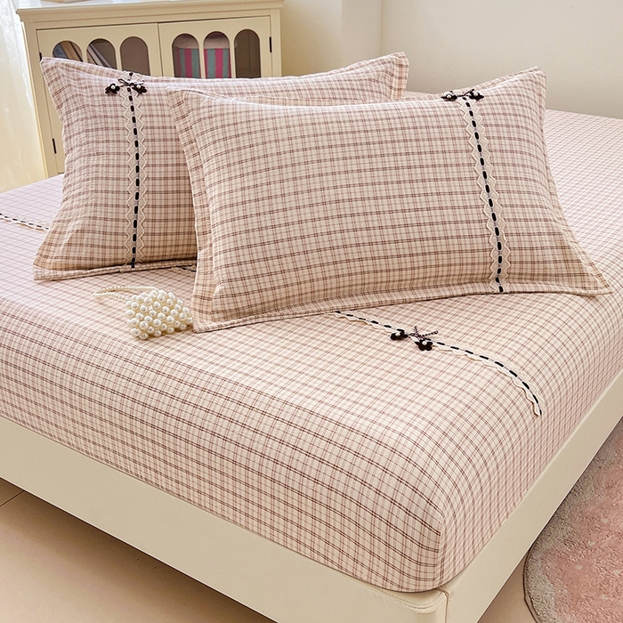 91家纺网 家纺一手货源 找家纺 梦舒羽 2025新款双层纱格子花边床笠防滑蕾丝床罩床垫保护套榻榻米宿舍三件套 花边款-可可咖格