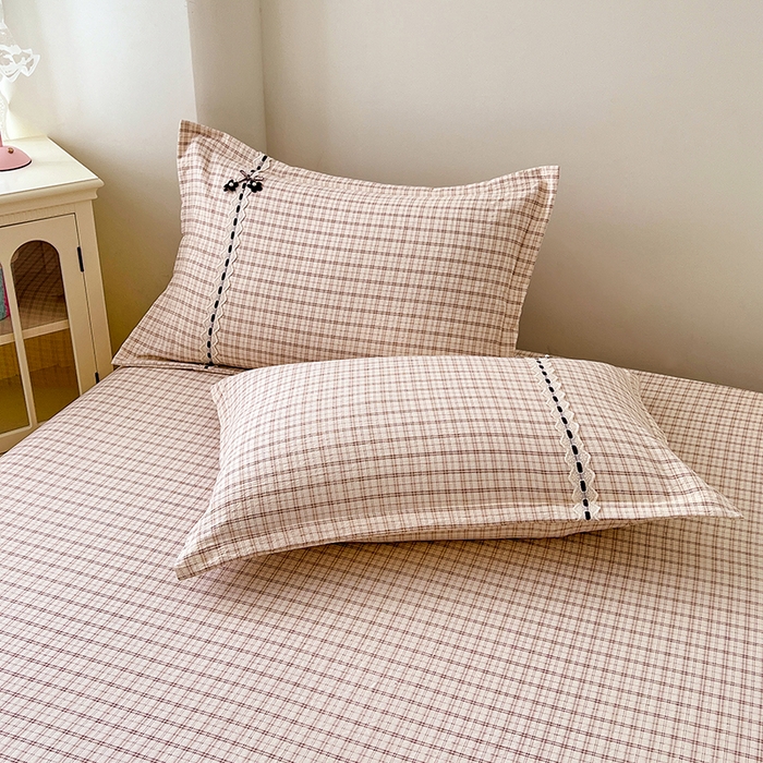 91家纺网 家纺一手货源 找家纺 梦舒羽 2025新款双层纱格子花边床笠防滑蕾丝床罩床垫保护套榻榻米宿舍三件套 花边款-可可咖格