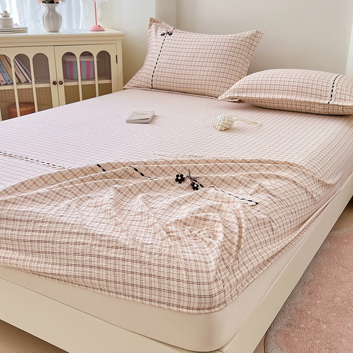 91家纺网 家纺一手货源 找家纺 梦舒羽 2025新款双层纱格子花边床笠防滑蕾丝床罩床垫保护套榻榻米宿舍三件套 花边款-可可咖格