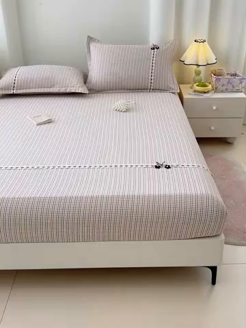 91家纺网 家纺一手货源 找家纺 梦舒羽 2025新款双层纱格子花边床笠防滑蕾丝床罩床垫保护套榻榻米宿舍三件套 花边款-洛卡深灰