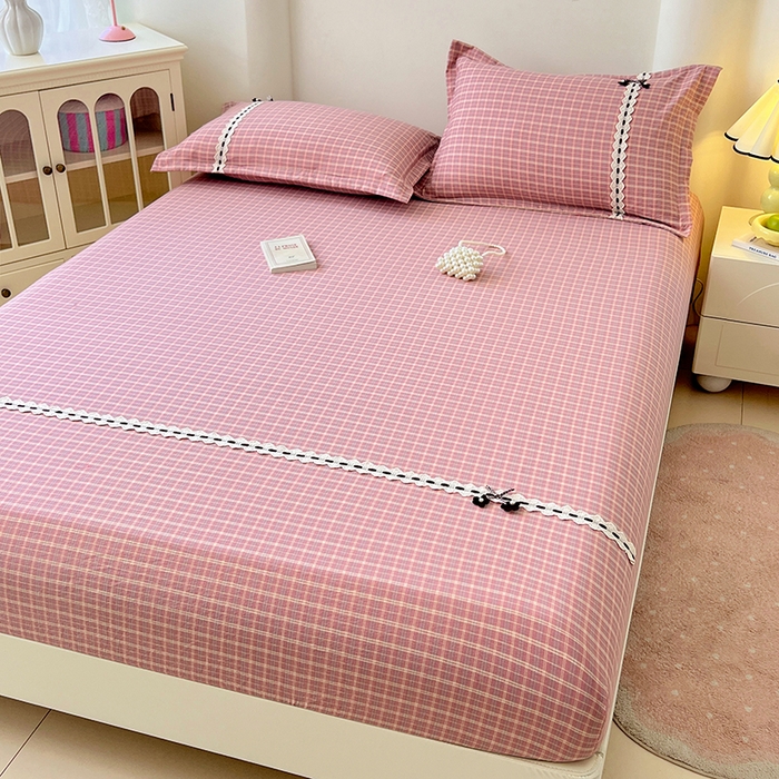 91家纺网 家纺一手货源 找家纺 梦舒羽 2025新款双层纱格子花边床笠防滑蕾丝床罩床垫保护套榻榻米宿舍三件套 花边款-落日红格