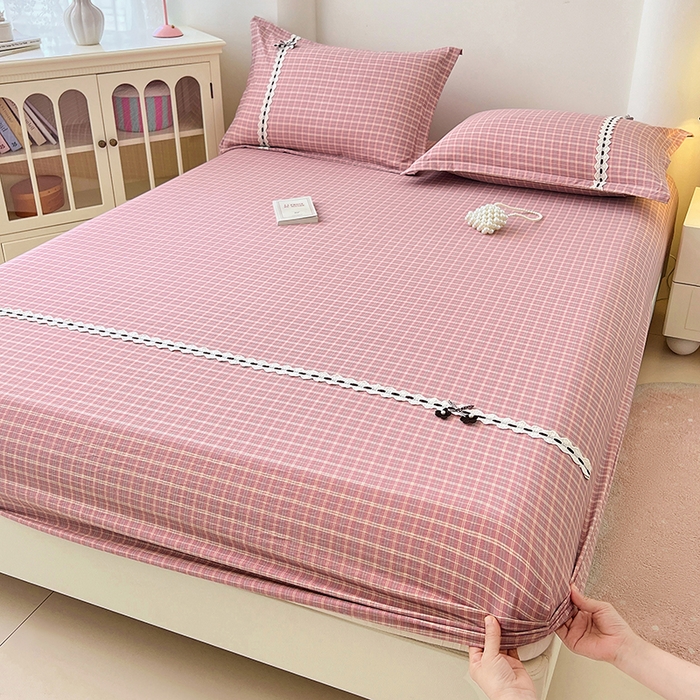 91家纺网 家纺一手货源 找家纺 梦舒羽 2025新款双层纱格子花边床笠防滑蕾丝床罩床垫保护套榻榻米宿舍三件套 花边款-落日红格