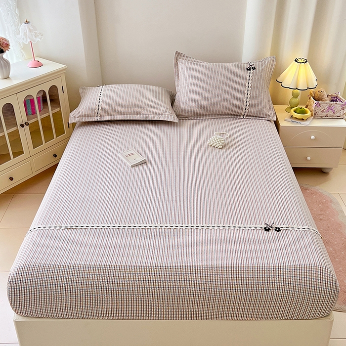 91家纺网 家纺一手货源 找家纺 梦舒羽 2025新款双层纱格子花边床笠防滑蕾丝床罩床垫保护套榻榻米宿舍三件套 花边款-魅力蓝咖