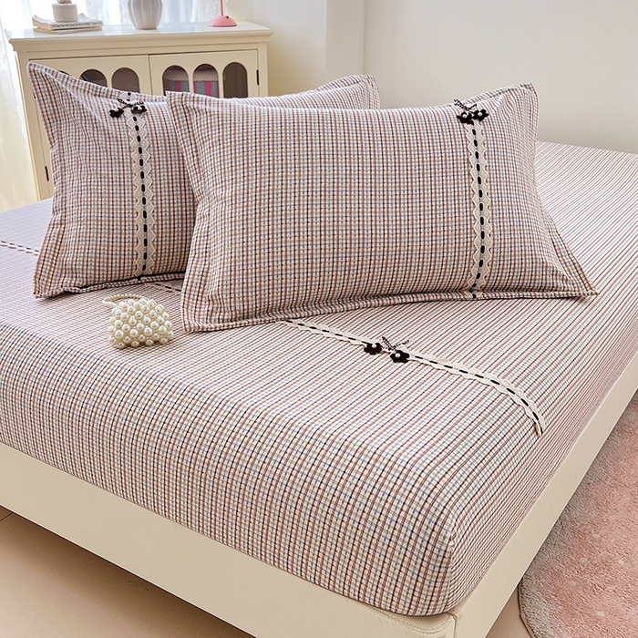 91家纺网 家纺一手货源 找家纺 梦舒羽 2025新款双层纱格子花边床笠防滑蕾丝床罩床垫保护套榻榻米宿舍三件套 花边款-魅力蓝咖