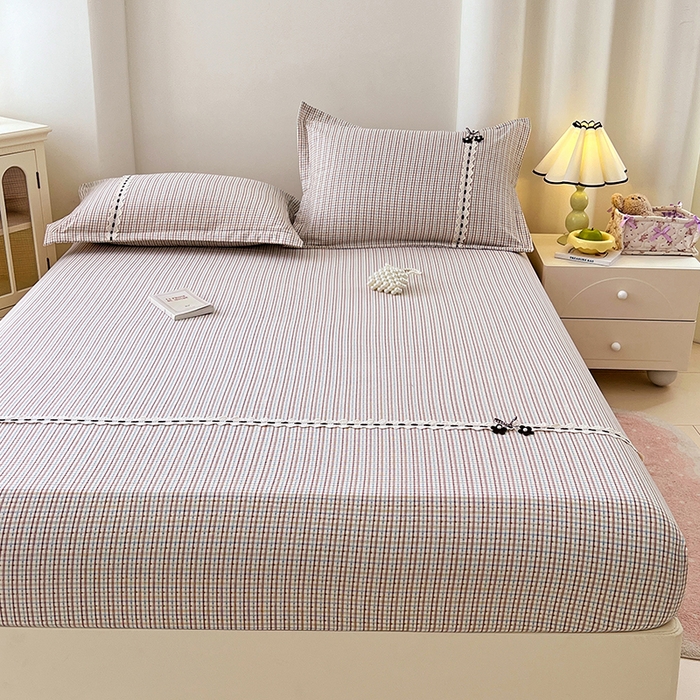 91家纺网 家纺一手货源 找家纺 梦舒羽 2025新款双层纱格子花边床笠防滑蕾丝床罩床垫保护套榻榻米宿舍三件套 花边款-魅力蓝咖