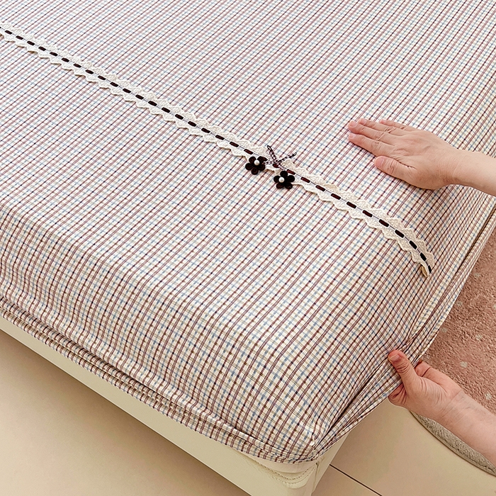 91家纺网 家纺一手货源 找家纺 梦舒羽 2025新款双层纱格子花边床笠防滑蕾丝床罩床垫保护套榻榻米宿舍三件套 花边款-魅力蓝咖