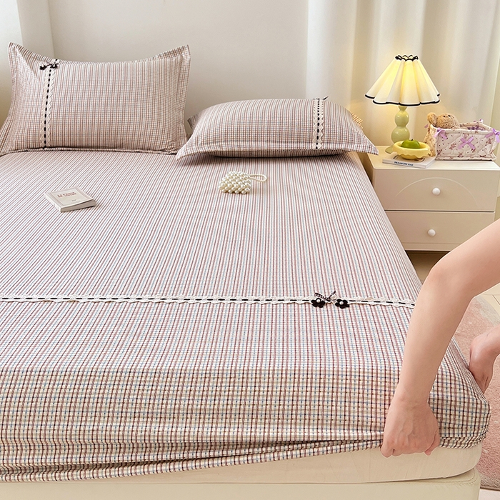 91家纺网 家纺一手货源 找家纺 梦舒羽 2025新款双层纱格子花边床笠防滑蕾丝床罩床垫保护套榻榻米宿舍三件套 花边款-魅力蓝咖