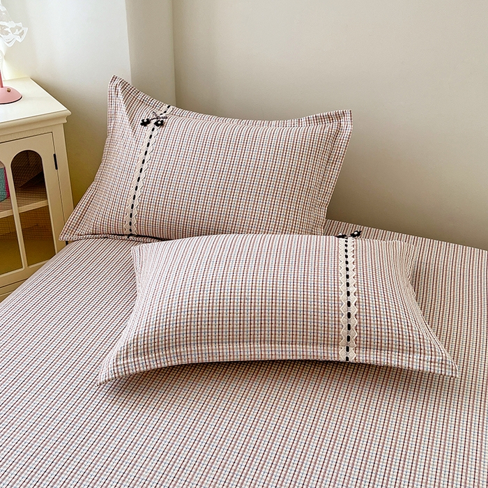 91家纺网 家纺一手货源 找家纺 梦舒羽 2025新款双层纱格子花边床笠防滑蕾丝床罩床垫保护套榻榻米宿舍三件套 花边款-魅力蓝咖