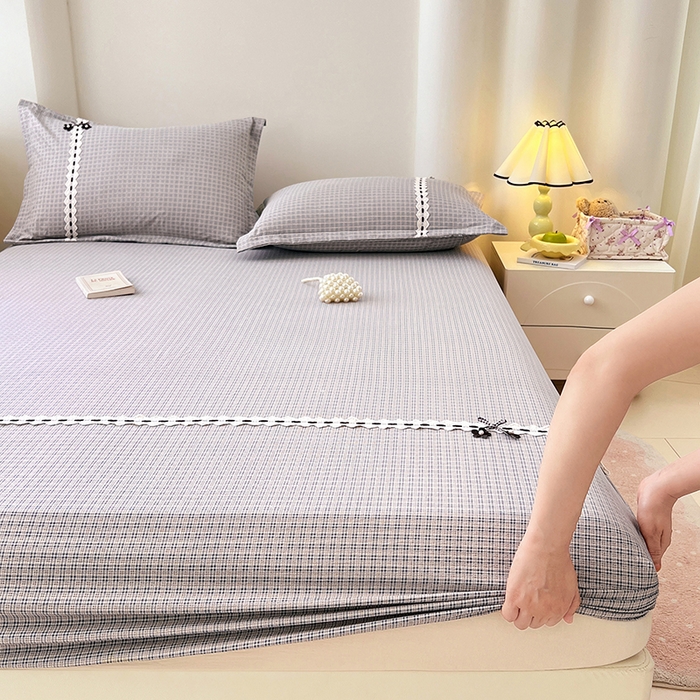 91家纺网 家纺一手货源 找家纺 梦舒羽 2025新款双层纱格子花边床笠防滑蕾丝床罩床垫保护套榻榻米宿舍三件套 花边款-明古灰格