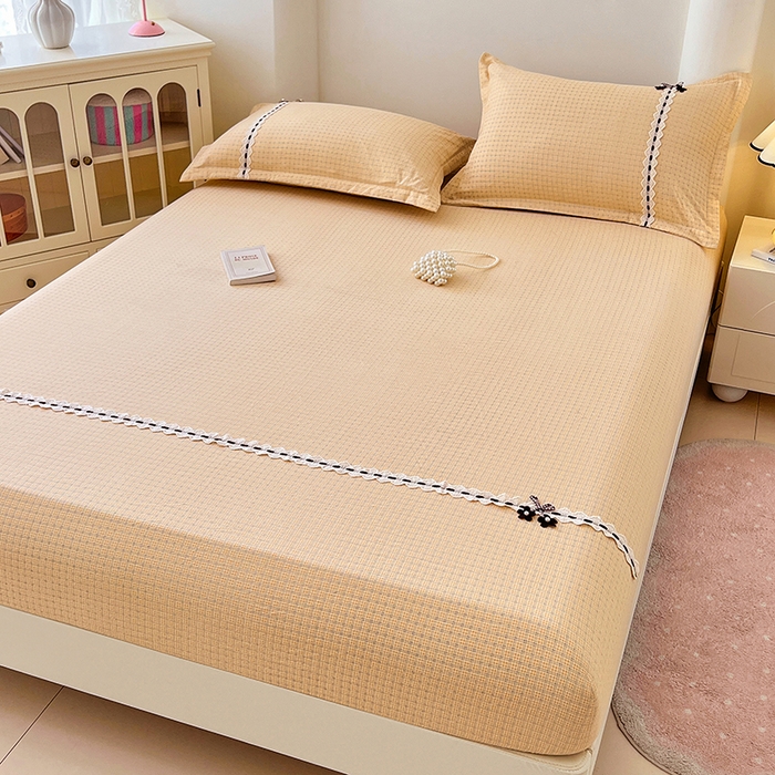 91家纺网 家纺一手货源 找家纺 梦舒羽 2025新款双层纱格子花边床笠防滑蕾丝床罩床垫保护套榻榻米宿舍三件套 花边款-秋田黄格