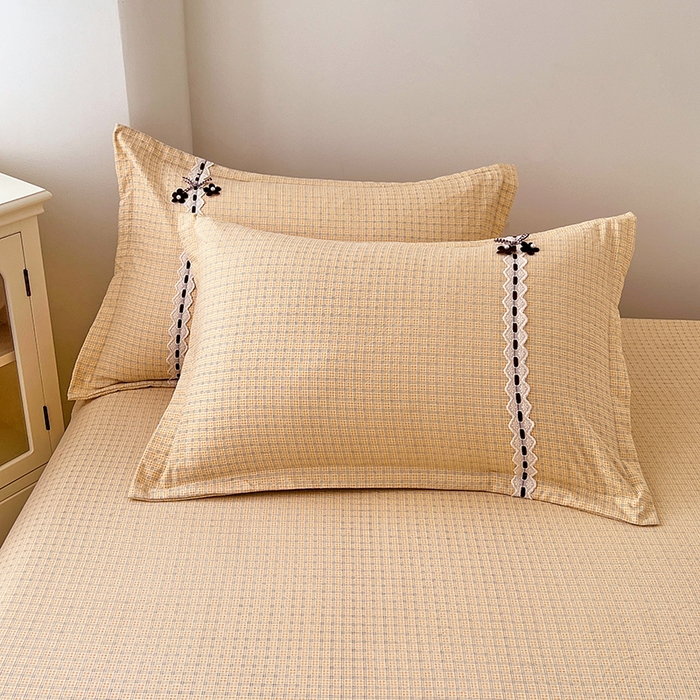 91家纺网 家纺一手货源 找家纺 梦舒羽 2025新款双层纱格子花边床笠防滑蕾丝床罩床垫保护套榻榻米宿舍三件套 花边款-秋田黄格