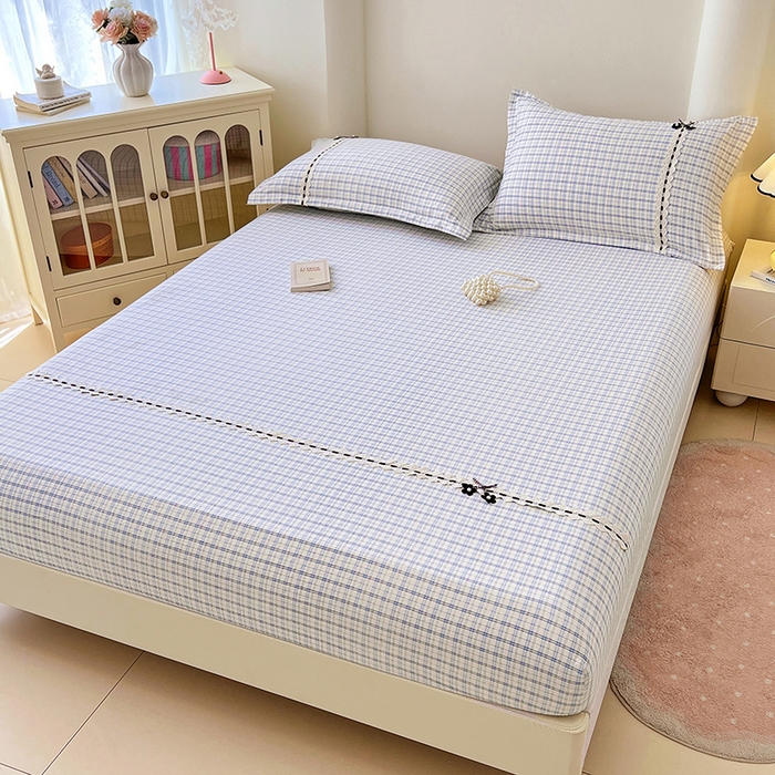 91家纺网 家纺一手货源 找家纺 梦舒羽 2025新款双层纱格子花边床笠防滑蕾丝床罩床垫保护套榻榻米宿舍三件套 花边款-天空蓝格