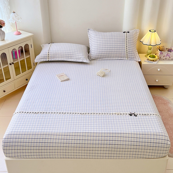 91家纺网 家纺一手货源 找家纺 梦舒羽 2025新款双层纱格子花边床笠防滑蕾丝床罩床垫保护套榻榻米宿舍三件套 花边款-天空蓝格