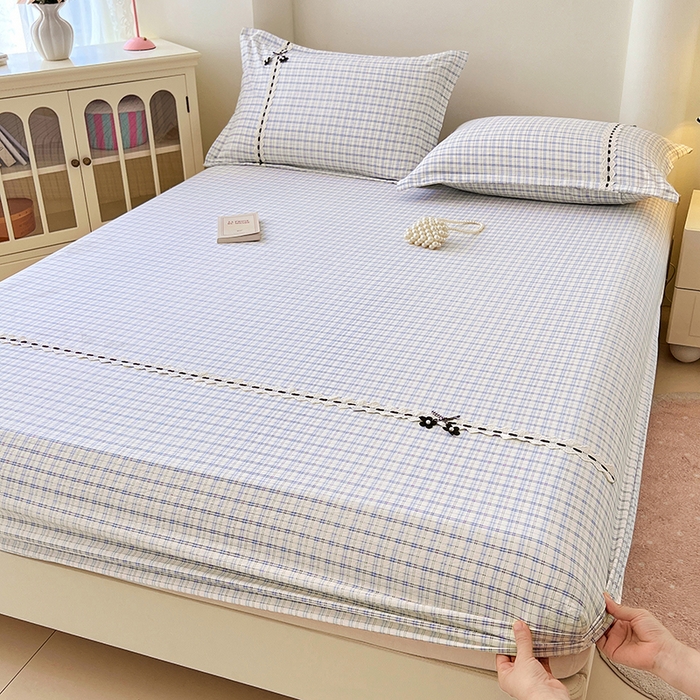 91家纺网 家纺一手货源 找家纺 梦舒羽 2025新款双层纱格子花边床笠防滑蕾丝床罩床垫保护套榻榻米宿舍三件套 花边款-天空蓝格