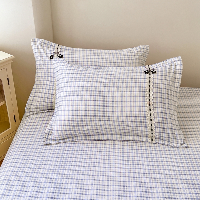 91家纺网 家纺一手货源 找家纺 梦舒羽 2025新款双层纱格子花边床笠防滑蕾丝床罩床垫保护套榻榻米宿舍三件套 花边款-天空蓝格