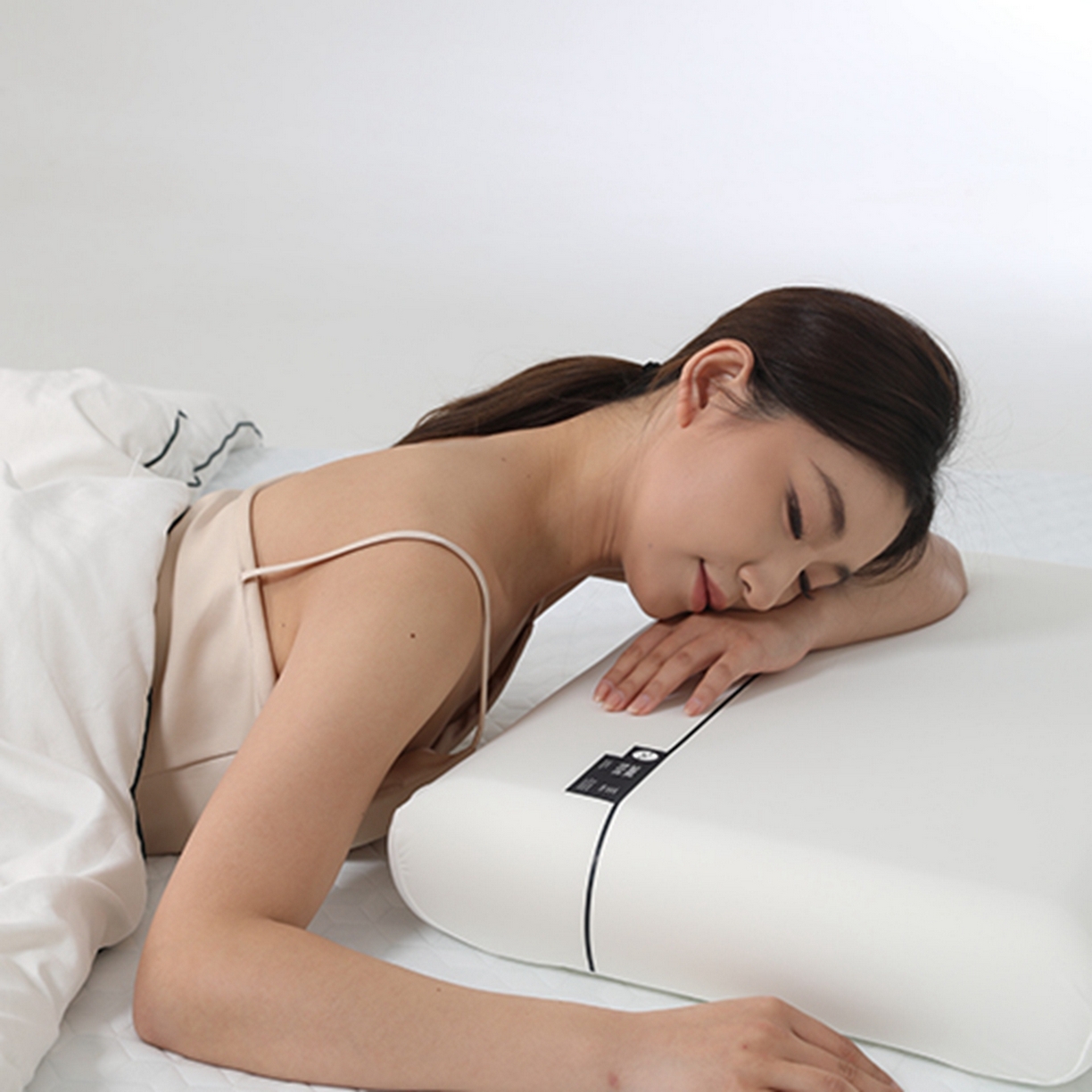 91家纺网 家纺一手货源 找家纺 （总）蝶飞舞 2025新款（源头工厂）纯白切割款某朵酒店枕同款零压力记忆枕慢回弹枕芯