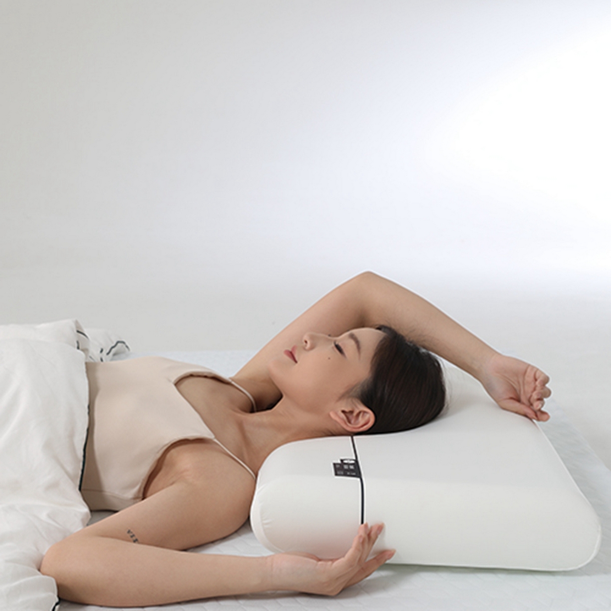 91家纺网 家纺一手货源 找家纺 （总）蝶飞舞 2025新款（源头工厂）纯白切割款某朵酒店枕同款零压力记忆枕慢回弹枕芯