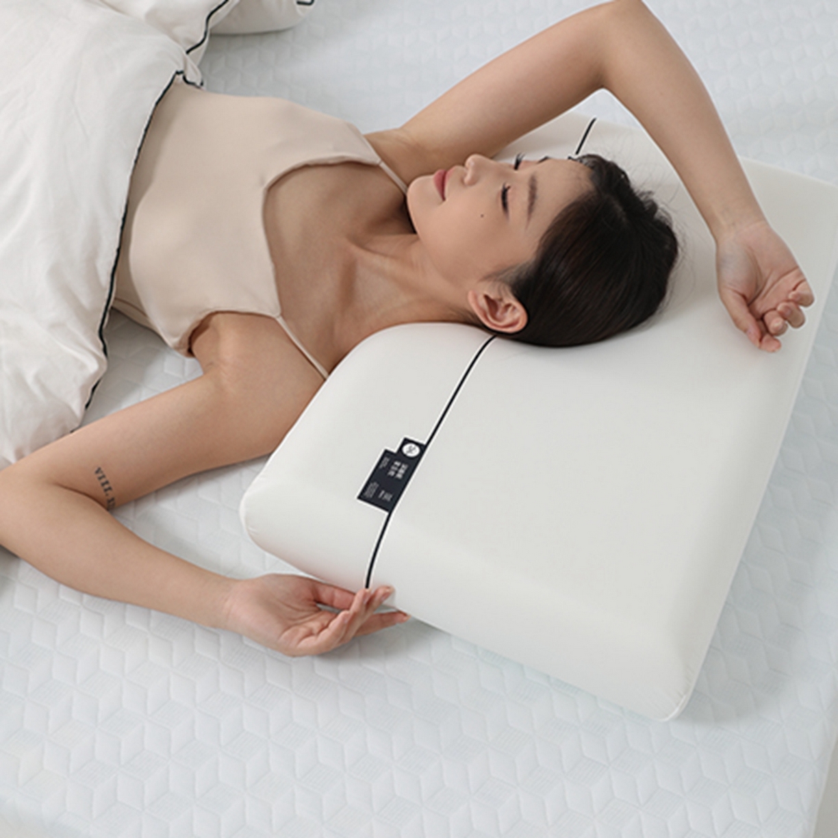 91家纺网 家纺一手货源 找家纺 （总）蝶飞舞 2025新款（源头工厂）纯白切割款某朵酒店枕同款零压力记忆枕慢回弹枕芯