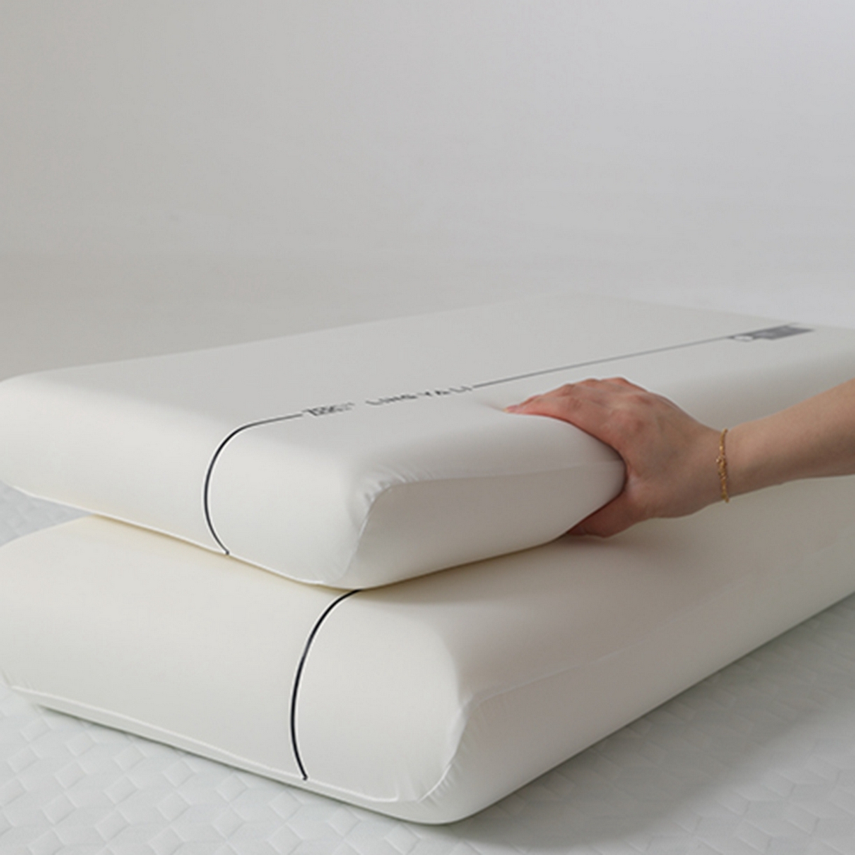 91家纺网 家纺一手货源 找家纺 （总）蝶飞舞 2025新款（源头工厂）纯白切割款某朵酒店枕同款零压力记忆枕慢回弹枕芯