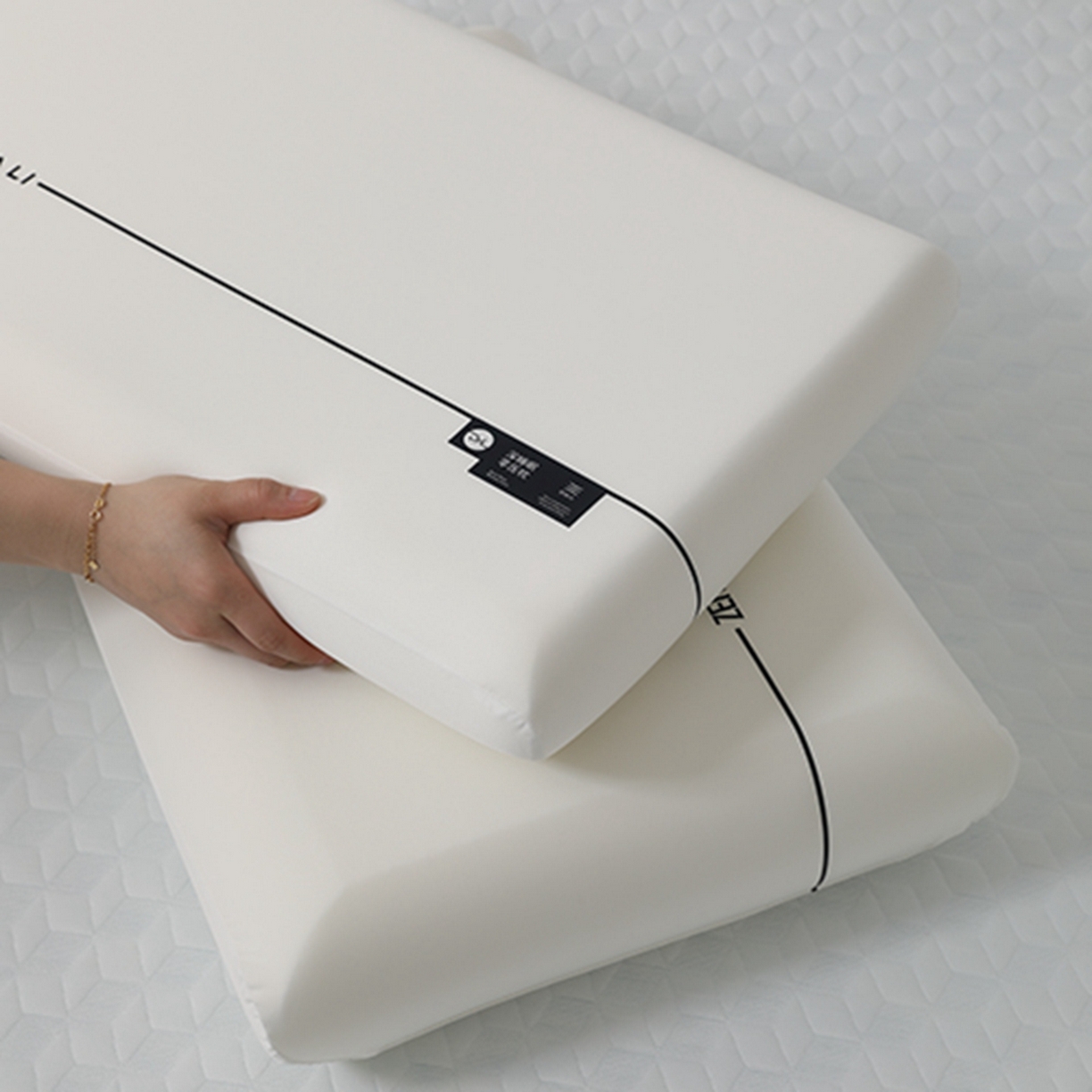 91家纺网 家纺一手货源 找家纺 （总）蝶飞舞 2025新款（源头工厂）纯白切割款某朵酒店枕同款零压力记忆枕慢回弹枕芯