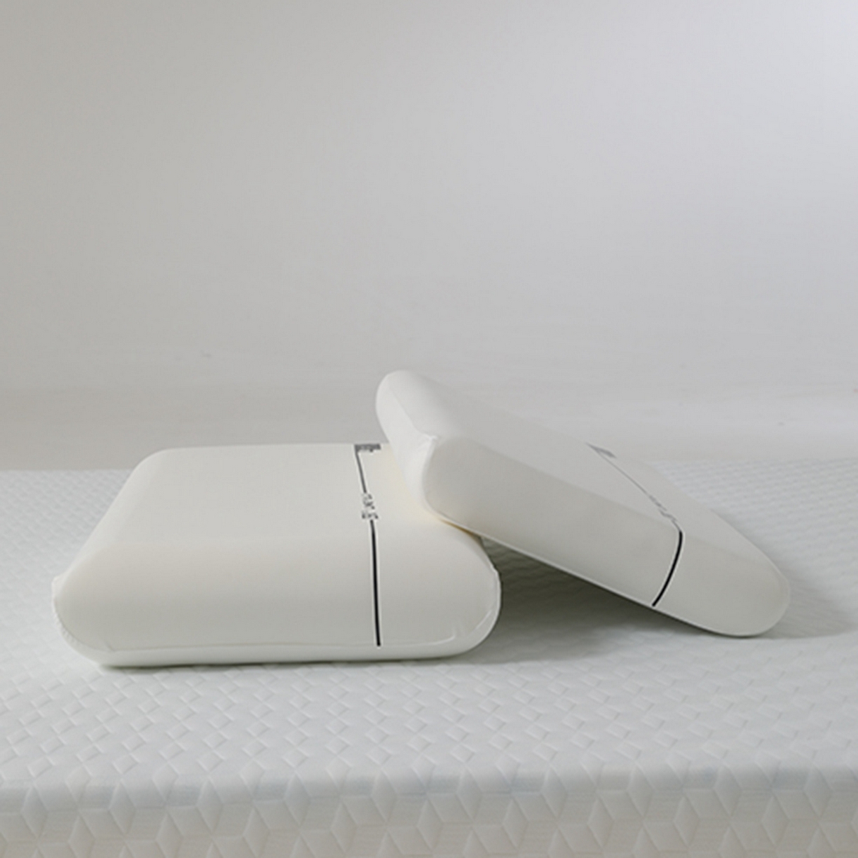 91家纺网 家纺一手货源 找家纺 （总）蝶飞舞 2025新款（源头工厂）纯白切割款某朵酒店枕同款零压力记忆枕慢回弹枕芯