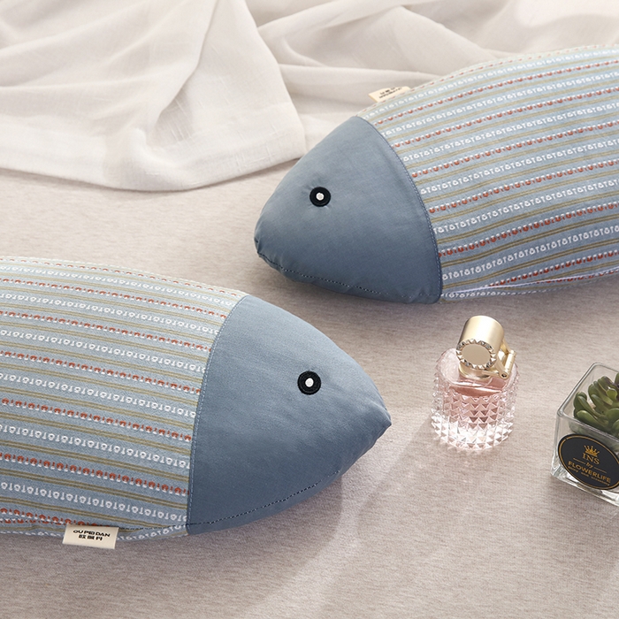 91家纺网 家纺一手货源 找家纺 明星枕业 2025新款全棉纯棉水洗棉年年有鱼荞麦壳枕头 枕头枕芯 年年有鱼-蓝色 30x60+-2cm/只