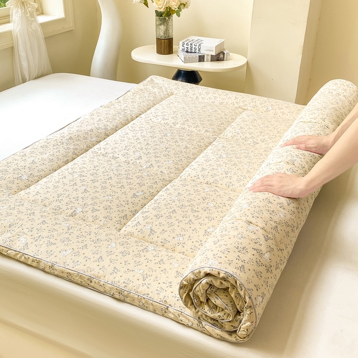 91家纺网 家纺一手货源 找家纺 仟网汇 2025新款云感皱皱纱双层纱棉花立体床垫 花间兔