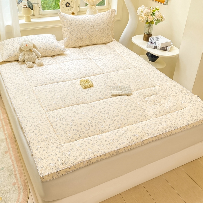 91家纺网 家纺一手货源 找家纺 仟网汇 2025新款云感皱皱纱双层纱棉花立体床垫 花间兔