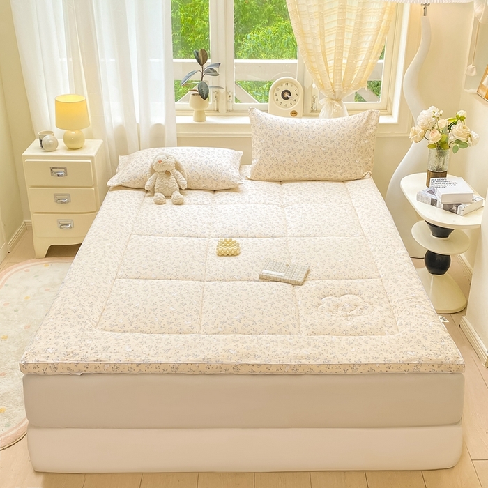 91家纺网 家纺一手货源 找家纺 仟网汇 2025新款云感皱皱纱双层纱棉花立体床垫 花间兔