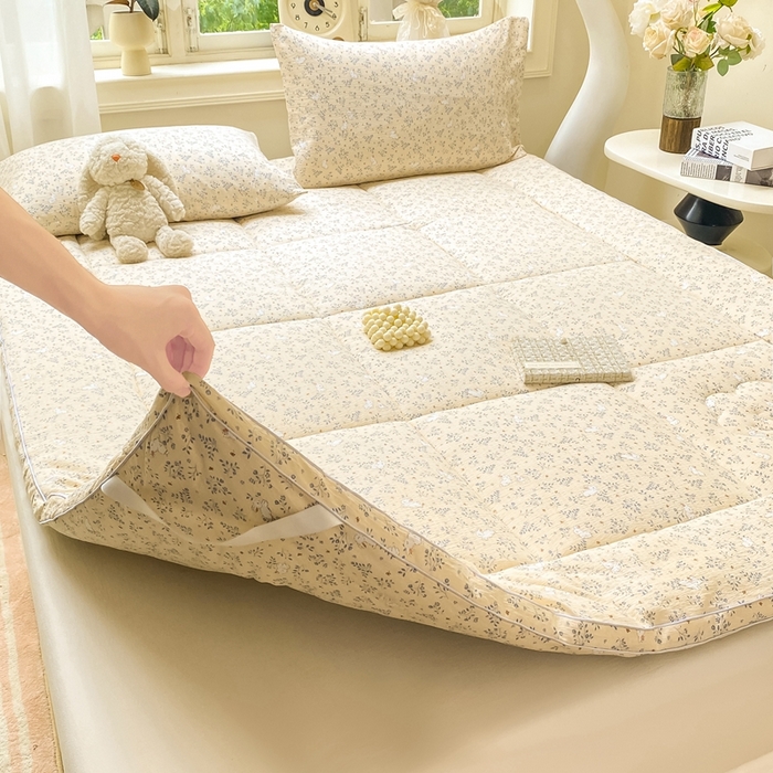 91家纺网 家纺一手货源 找家纺 仟网汇 2025新款云感皱皱纱双层纱棉花立体床垫 花间兔