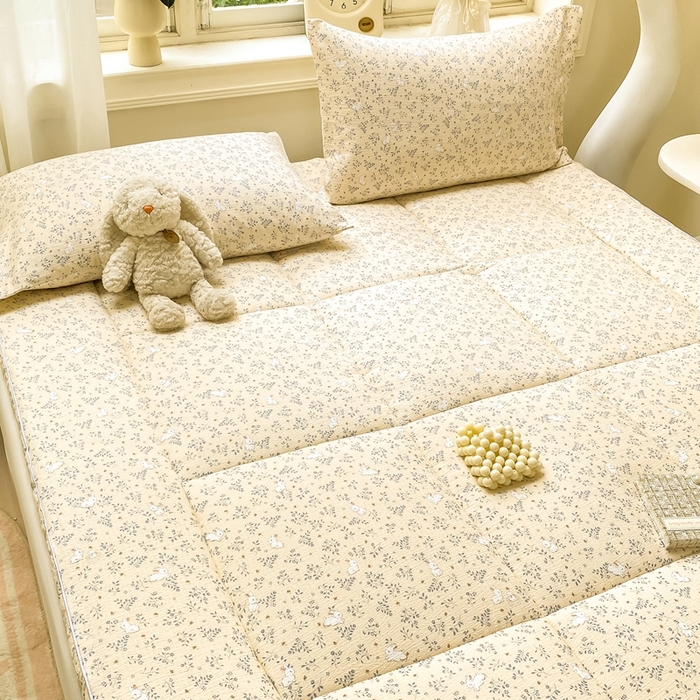 91家纺网 家纺一手货源 找家纺 仟网汇 2025新款云感皱皱纱双层纱棉花立体床垫 花间兔