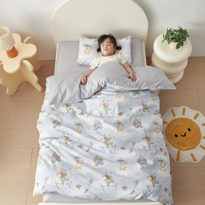 91家纺网 家纺一手货源 找家纺 荷马之梦 2025新款梦境系列—全棉40s数码印花原创手绘小版儿童幼儿园套件 游园会