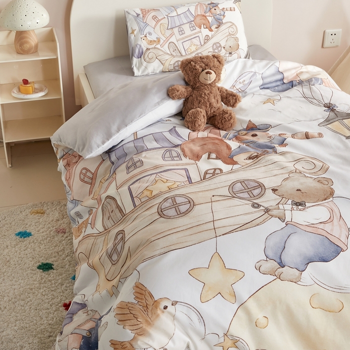 91家纺网 家纺一手货源 找家纺 荷马之梦 2025新款梦境系列—全棉40s数码印花原创手绘大版定位儿童幼儿园套件 云端国度