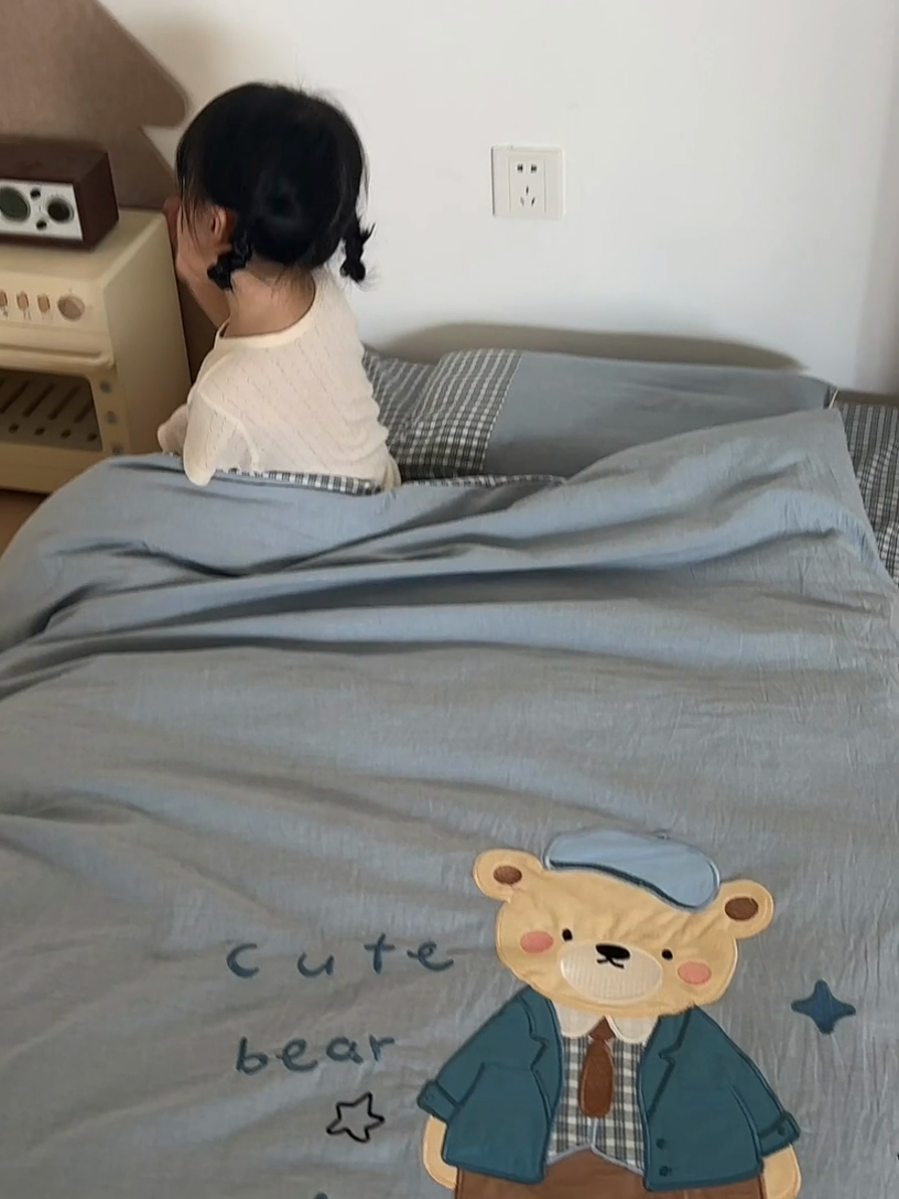 91家纺网 家纺一手货源 找家纺 荷马之梦 2025新款学院系列—A类32s水洗棉贴布绣原创卡通拼接儿童幼儿园套件 学院小熊