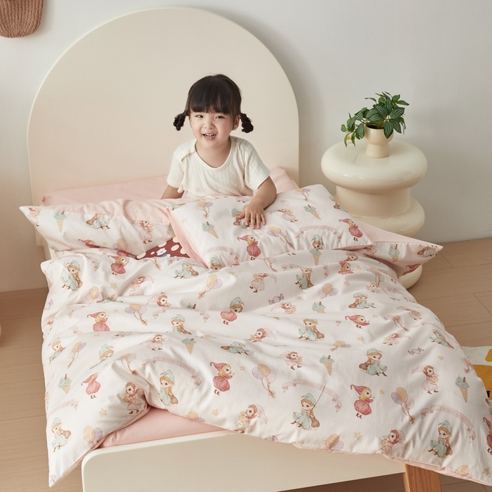 91家纺网 家纺一手货源 找家纺 荷马之梦 2025新款梦境系列—全棉40s数码印花原创手绘小版儿童幼儿园套件 糖果女孩