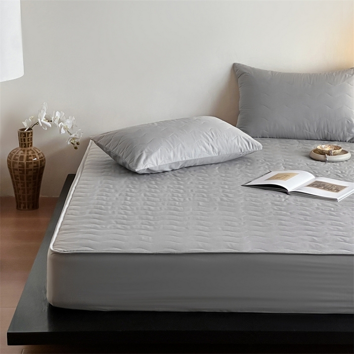 91家纺网 家纺一手货源 找家纺 三味舒屋 2025新款防水全棉夹棉绗缝防水隔尿床笠-安缦 安缦灰