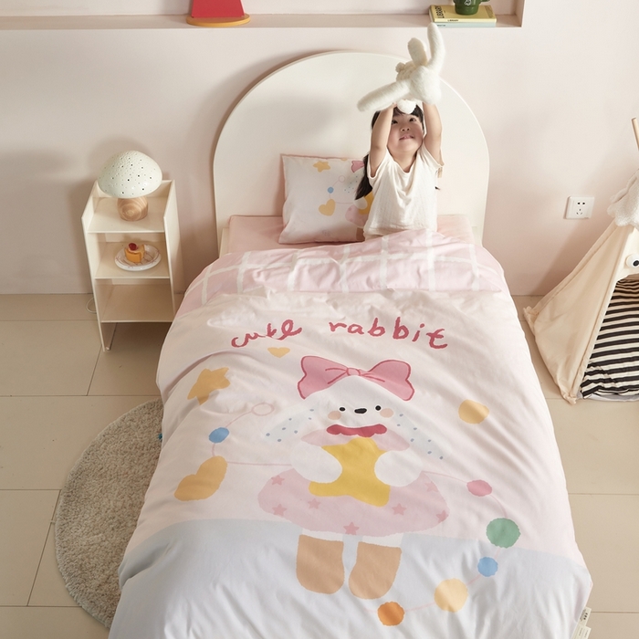 91家纺网 家纺一手货源 找家纺 （总）荷马之梦 2025新款乐园系列-A类全棉40s数码印花原创大版卡通儿童幼儿园套件