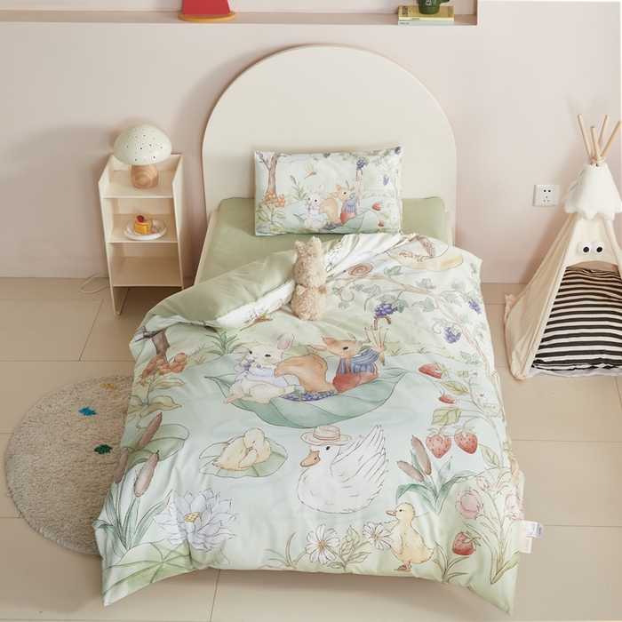 91家纺网 家纺一手货源 找家纺 荷马之梦 2025新款梦境系列—全棉40s数码印花原创手绘大版定位儿童幼儿园套件 葡萄河畔