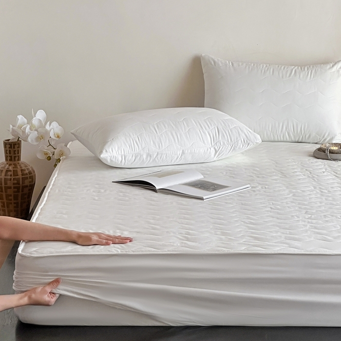 91家纺网 家纺一手货源 找家纺 三味舒屋 2025新款防水全棉夹棉绗缝防水隔尿床笠-安缦 安缦白