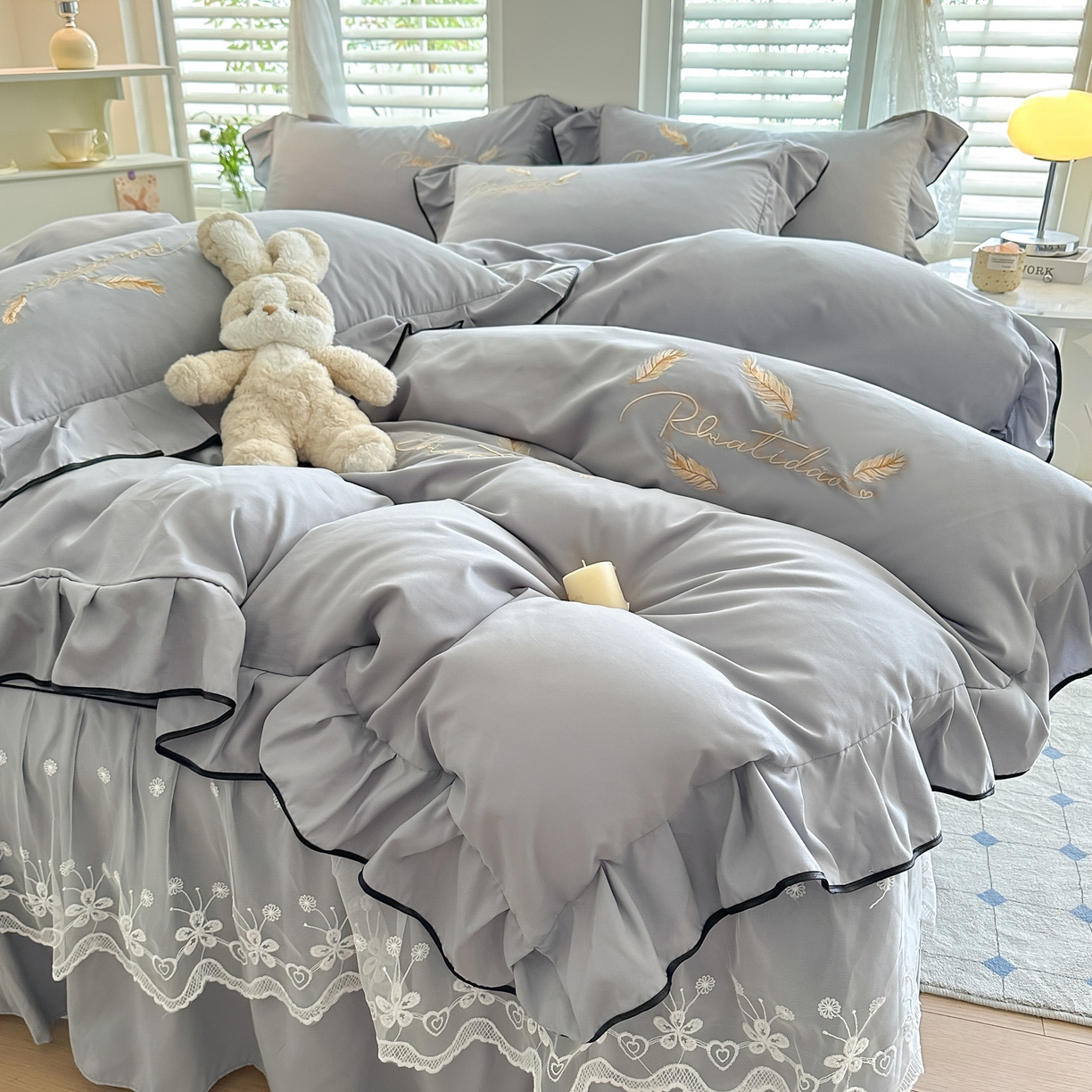 91家纺网 家纺一手货源 找家纺 柔享家（原芷澜家纺） 2025新款水洗棉磨毛系列四件套-恩格斯 浅灰+浅灰