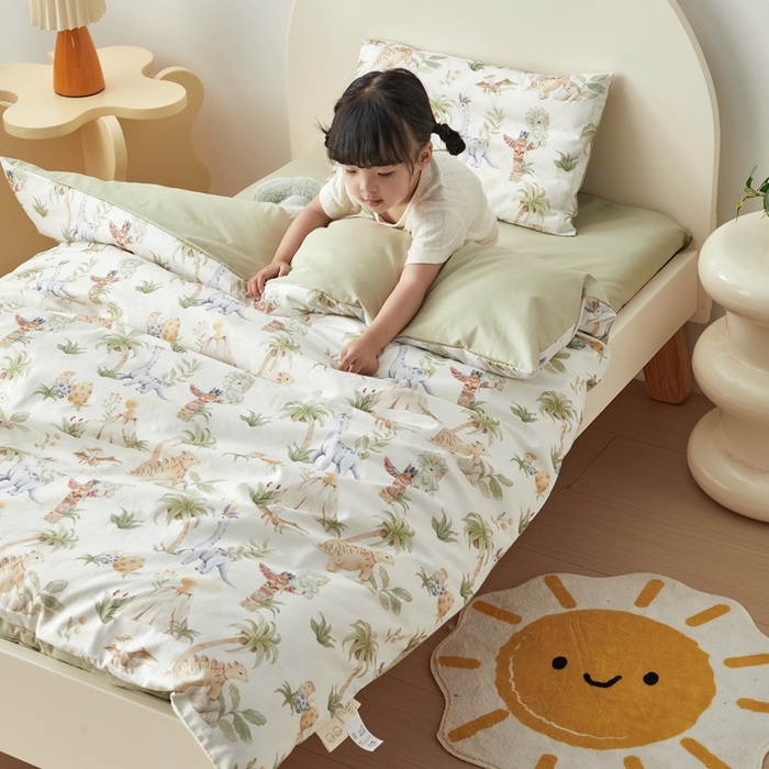 91家纺网 家纺一手货源 找家纺 荷马之梦 2025新款梦境系列—全棉40s数码印花原创手绘小版儿童幼儿园套件 恐龙之家
