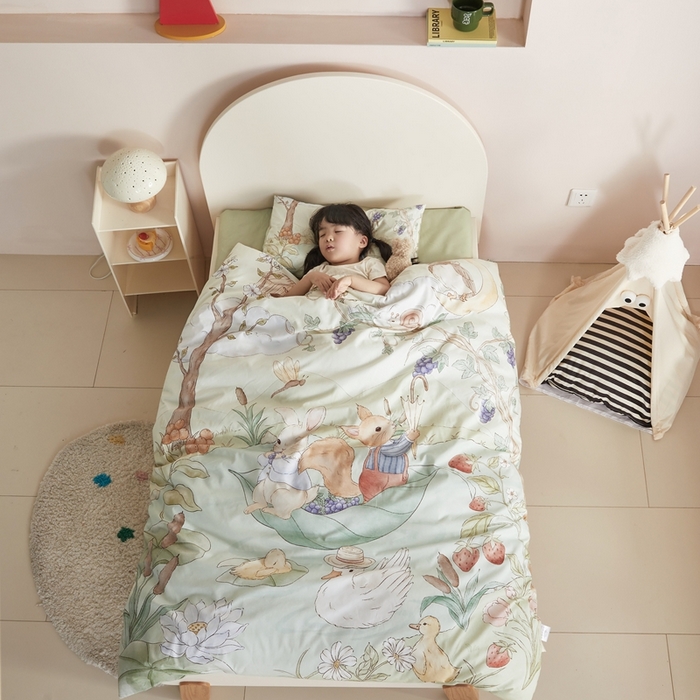 91家纺网 家纺一手货源 找家纺 荷马之梦 2025新款梦境系列—全棉40s数码印花原创手绘大版定位儿童幼儿园套件 葡萄河畔