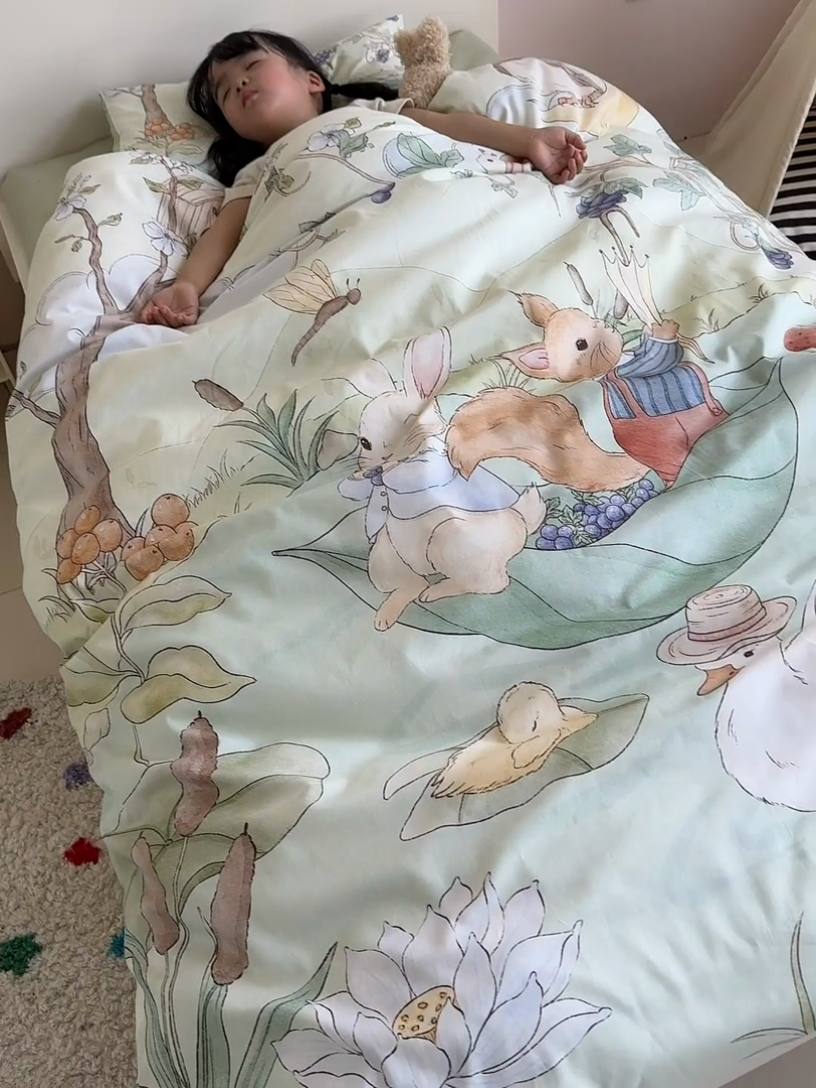 91家纺网 家纺一手货源 找家纺 荷马之梦 2025新款梦境系列—全棉40s数码印花原创手绘大版定位儿童幼儿园套件 葡萄河畔