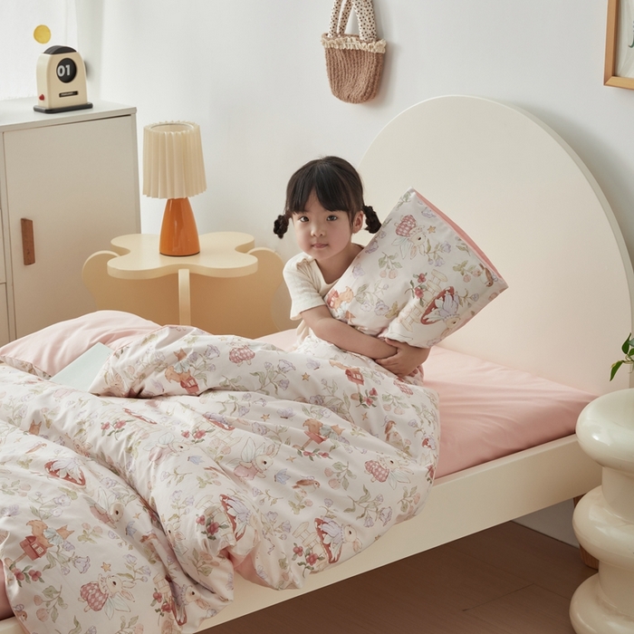 91家纺网 家纺一手货源 找家纺 荷马之梦 2025新款梦境系列—全棉40s数码印花原创手绘小版儿童幼儿园套件 精灵小兔